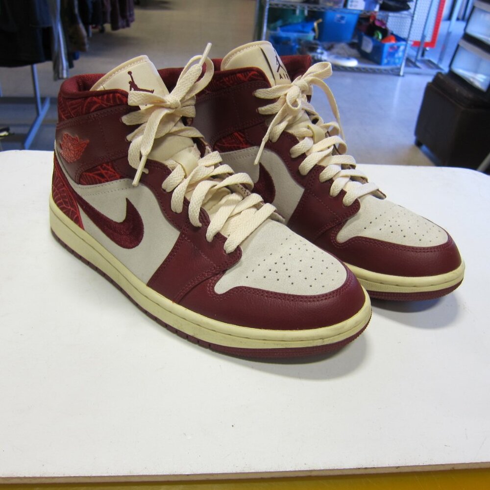 Nike Air Jordan 1 Mid SE Team Red Women's 9 Red Tiki Leaf/Sail/Cream Shoes